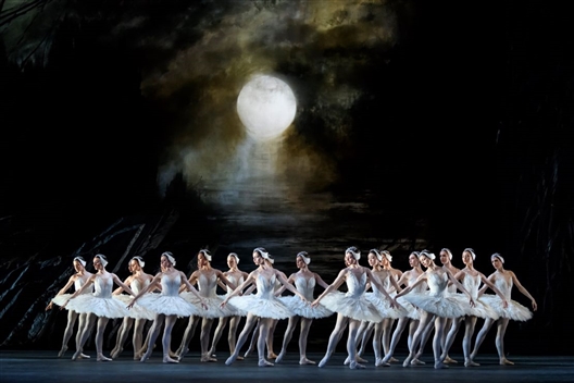 SWAN LAKE The Royal Ballet (including 2 intervals)